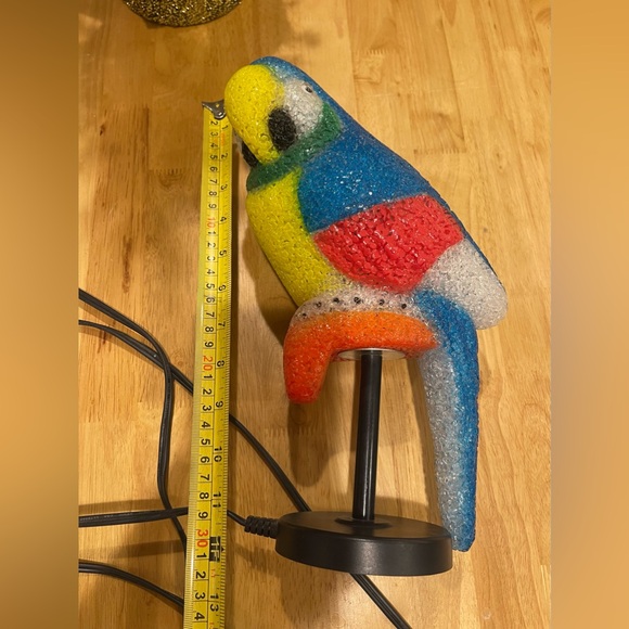 Rare Vintage Popcorn plastic Parrot lamp on a metal stand Lovely accent lamp - Picture 9 of 16